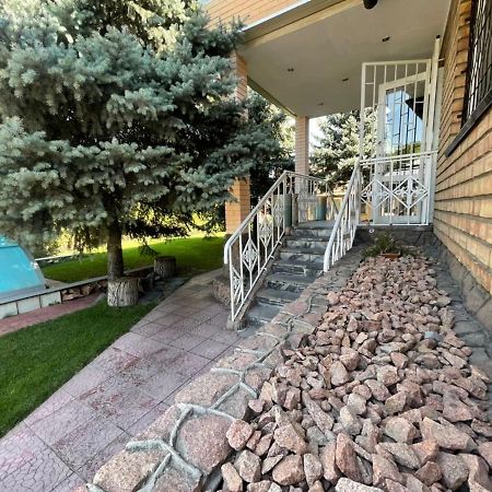 Гостевой Дом Шумкар Азия Guest House Shumkar Asia บิชเคก ภายนอก รูปภาพ