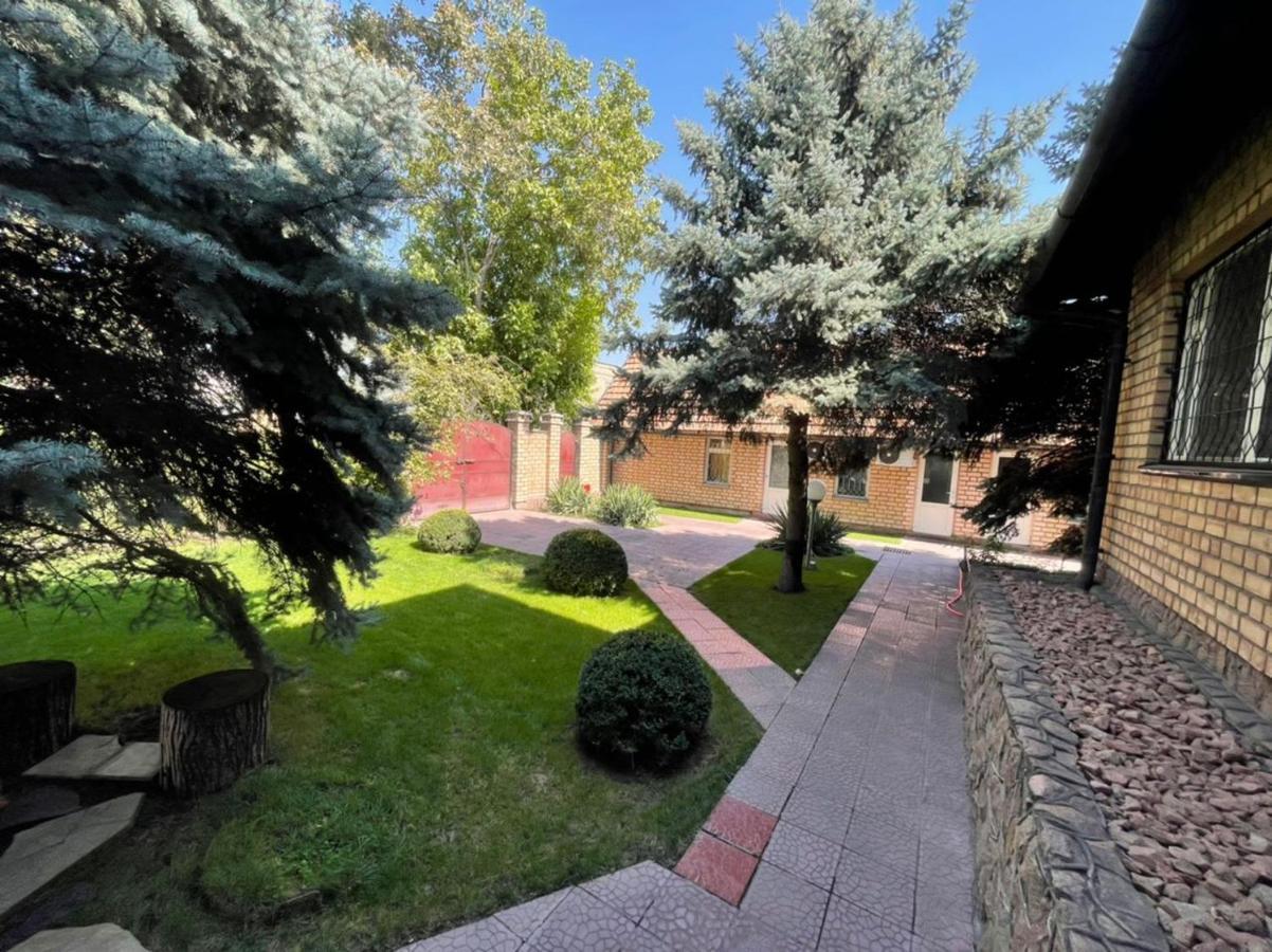 Гостевой Дом Шумкар Азия Guest House Shumkar Asia บิชเคก ภายนอก รูปภาพ