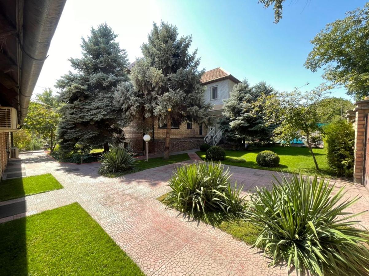 Гостевой Дом Шумкар Азия Guest House Shumkar Asia บิชเคก ภายนอก รูปภาพ