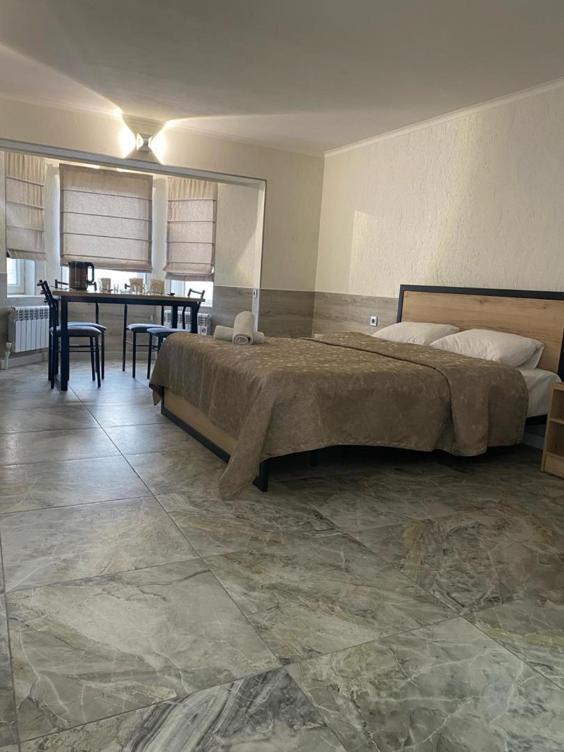 Гостевой Дом Шумкар Азия Guest House Shumkar Asia บิชเคก ภายนอก รูปภาพ
