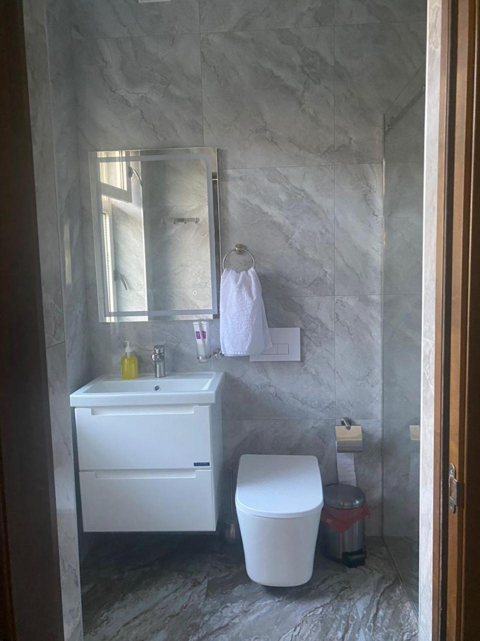 Гостевой Дом Шумкар Азия Guest House Shumkar Asia บิชเคก ภายนอก รูปภาพ