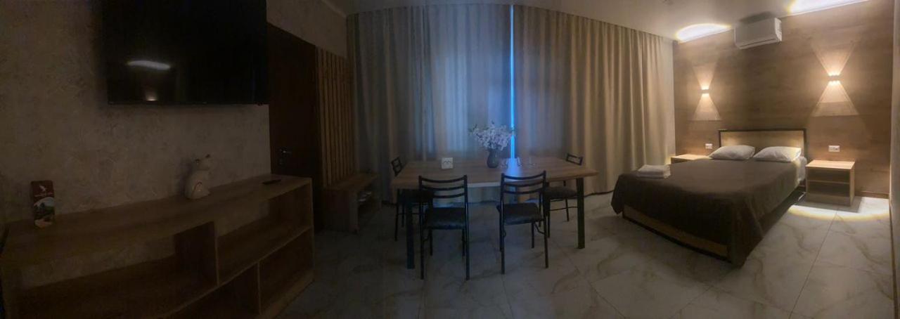 Гостевой Дом Шумкар Азия Guest House Shumkar Asia บิชเคก ภายนอก รูปภาพ